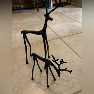 2 reindeers for your holiday home decor. They’re either made of steel or metal.